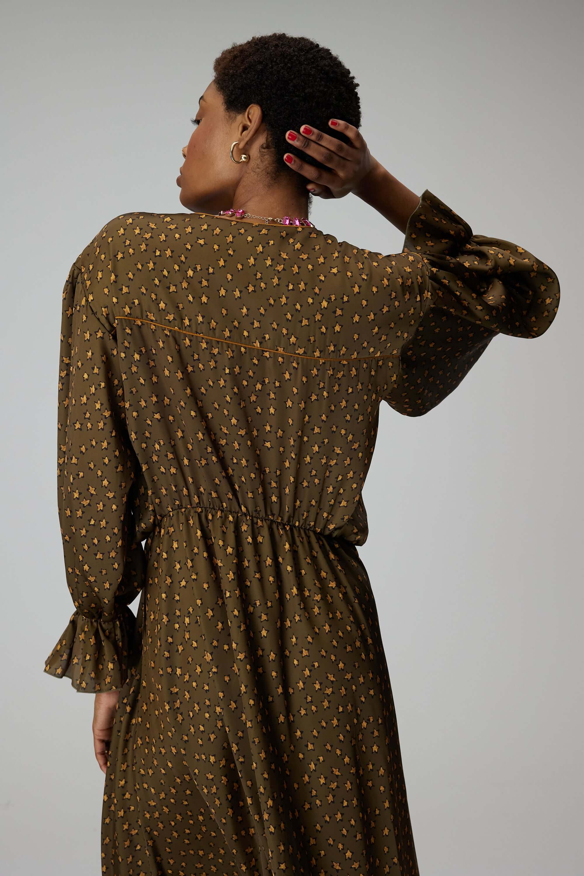 Pili dress in bark Messy Stars print