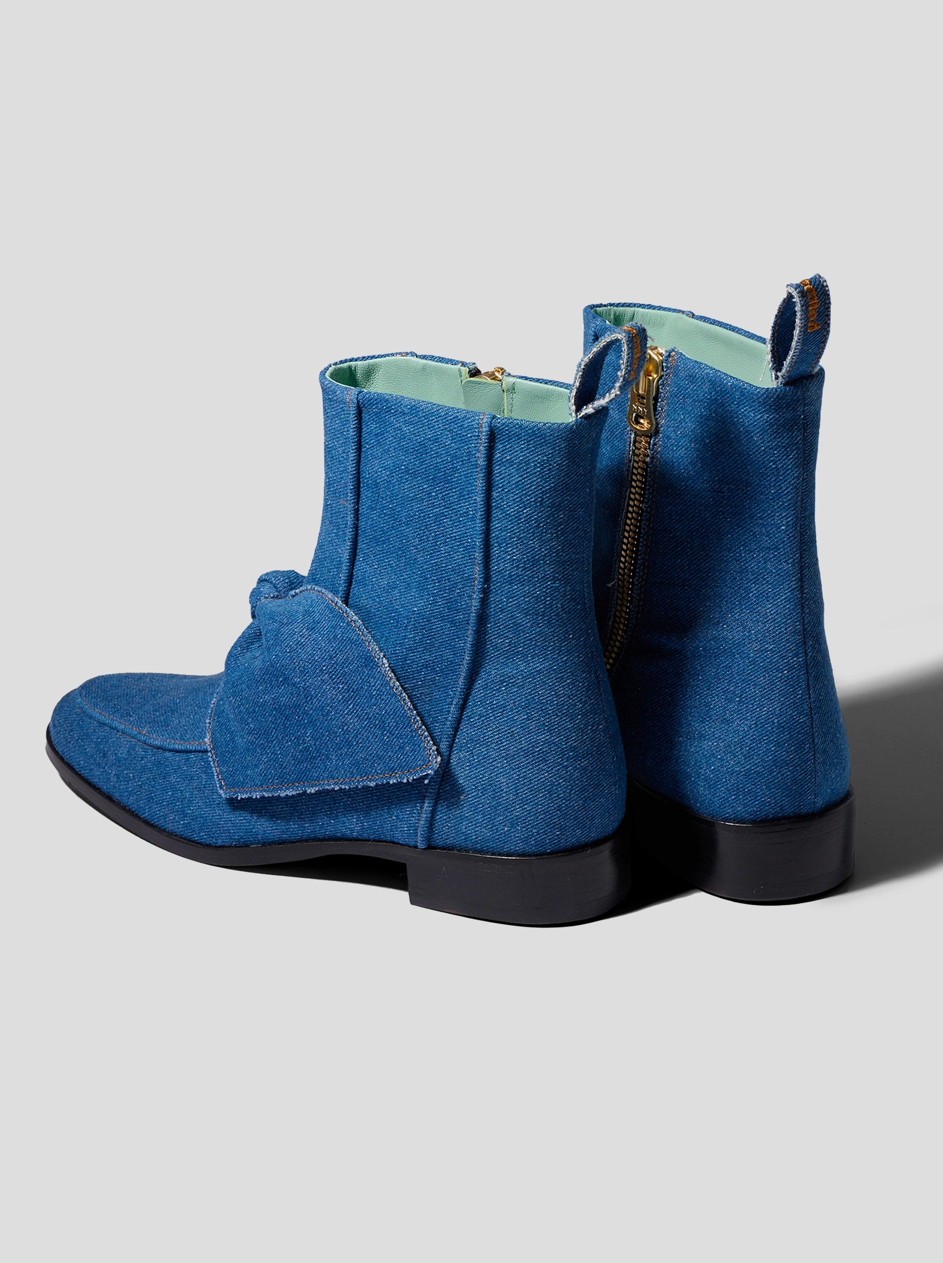 BB boots in blue denim