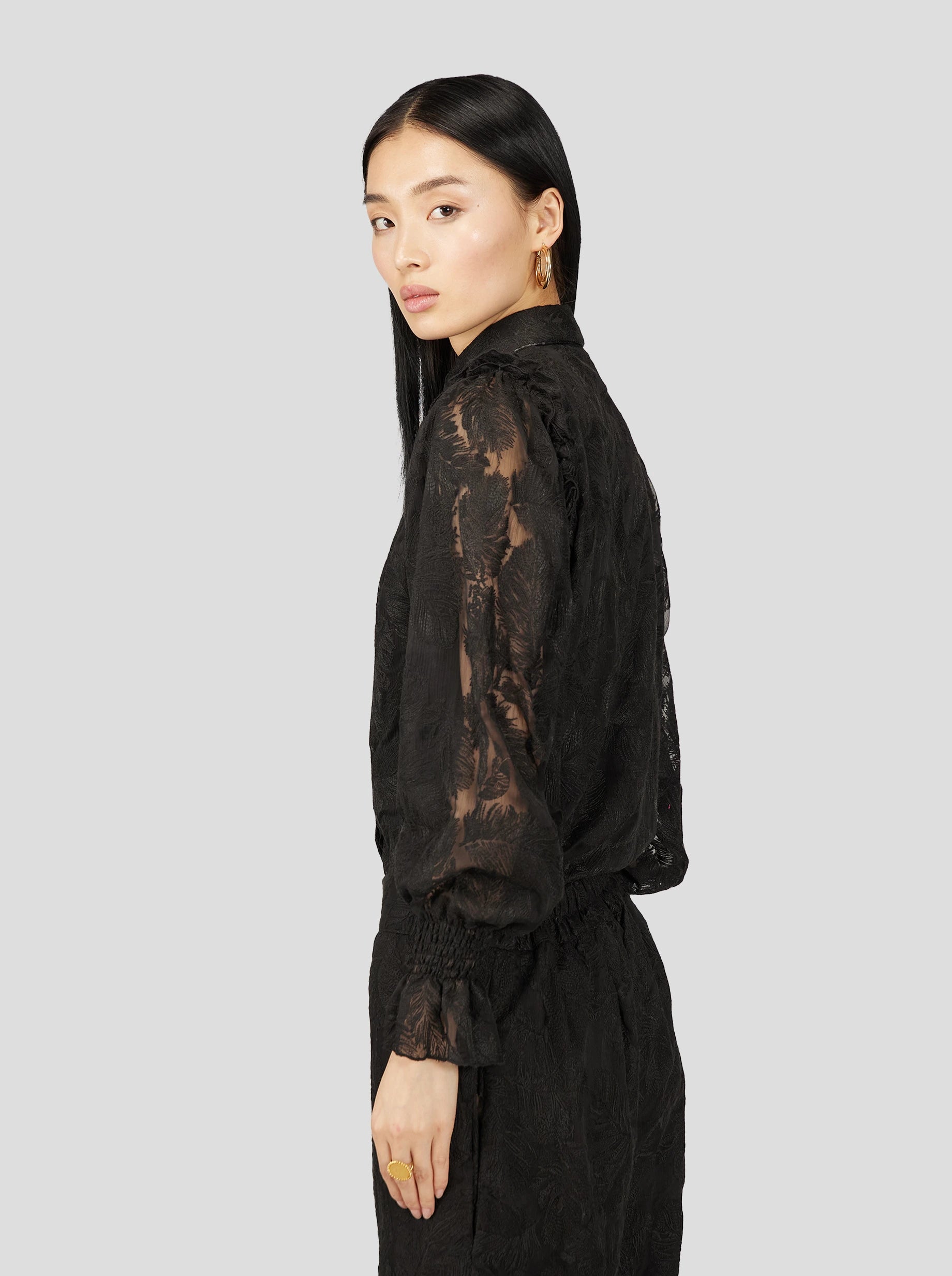 Imogene Shirt in Onyx Embroidered Veil