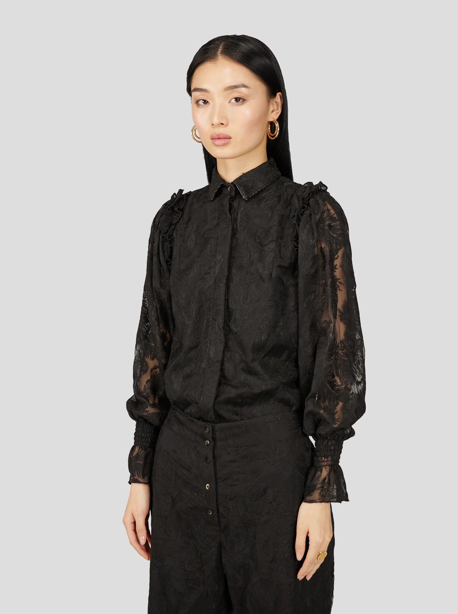 Imogene Shirt in Onyx Embroidered Veil