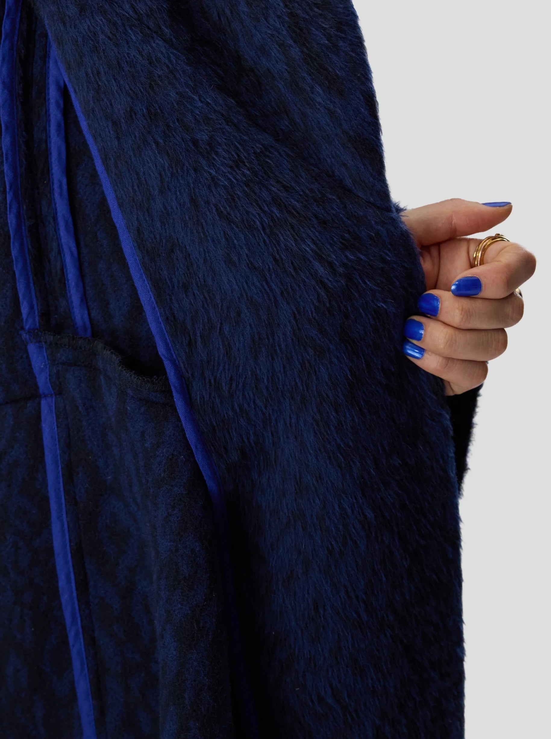 Eren coat in blue woolen Leopard print