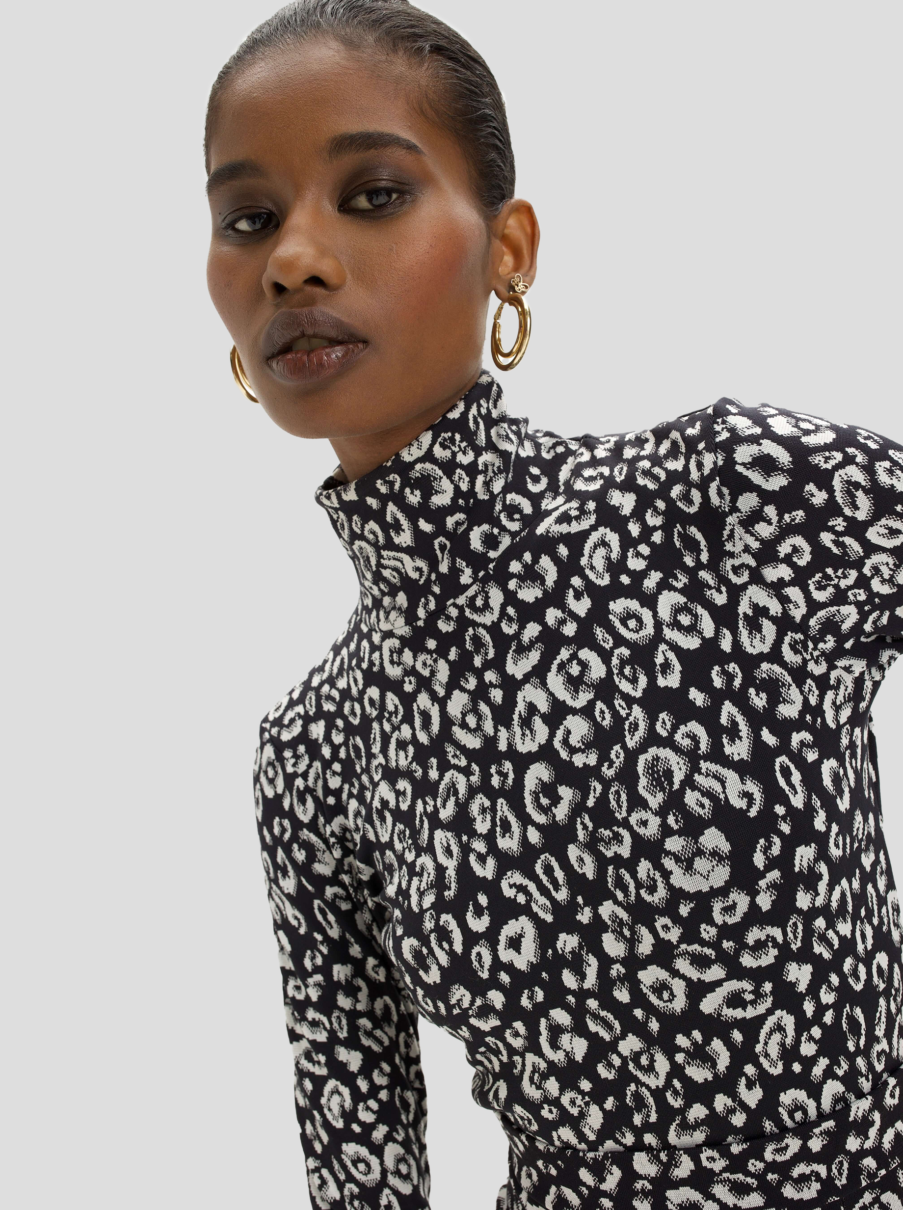 Socco undershirt in black & white Leopard jersey