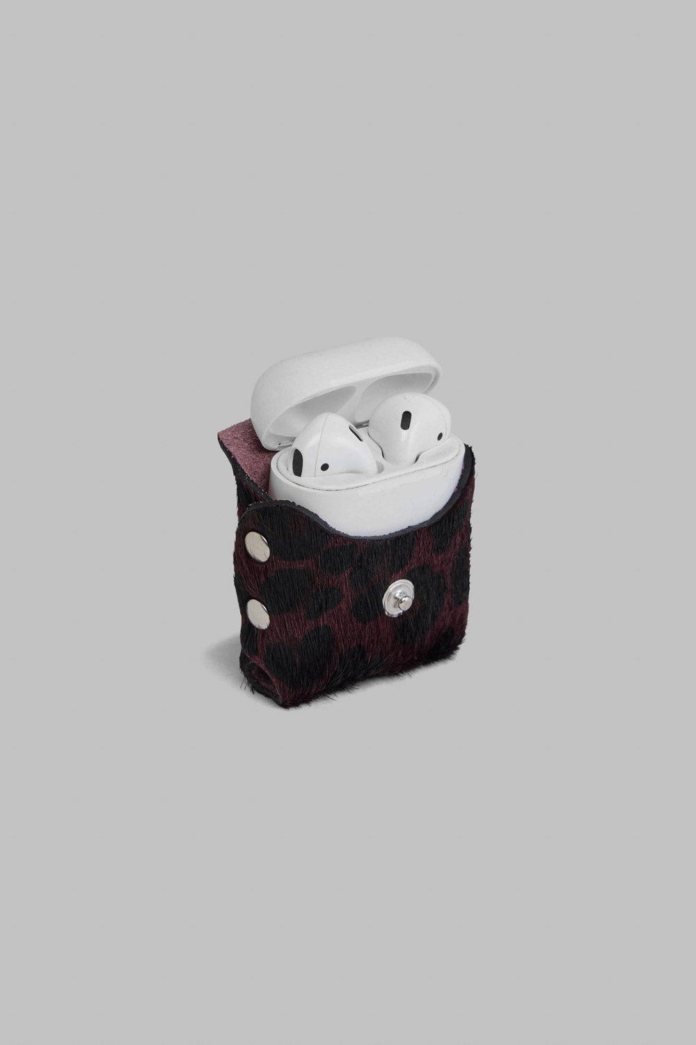 Airpods case in burgundy Leopard printed leather