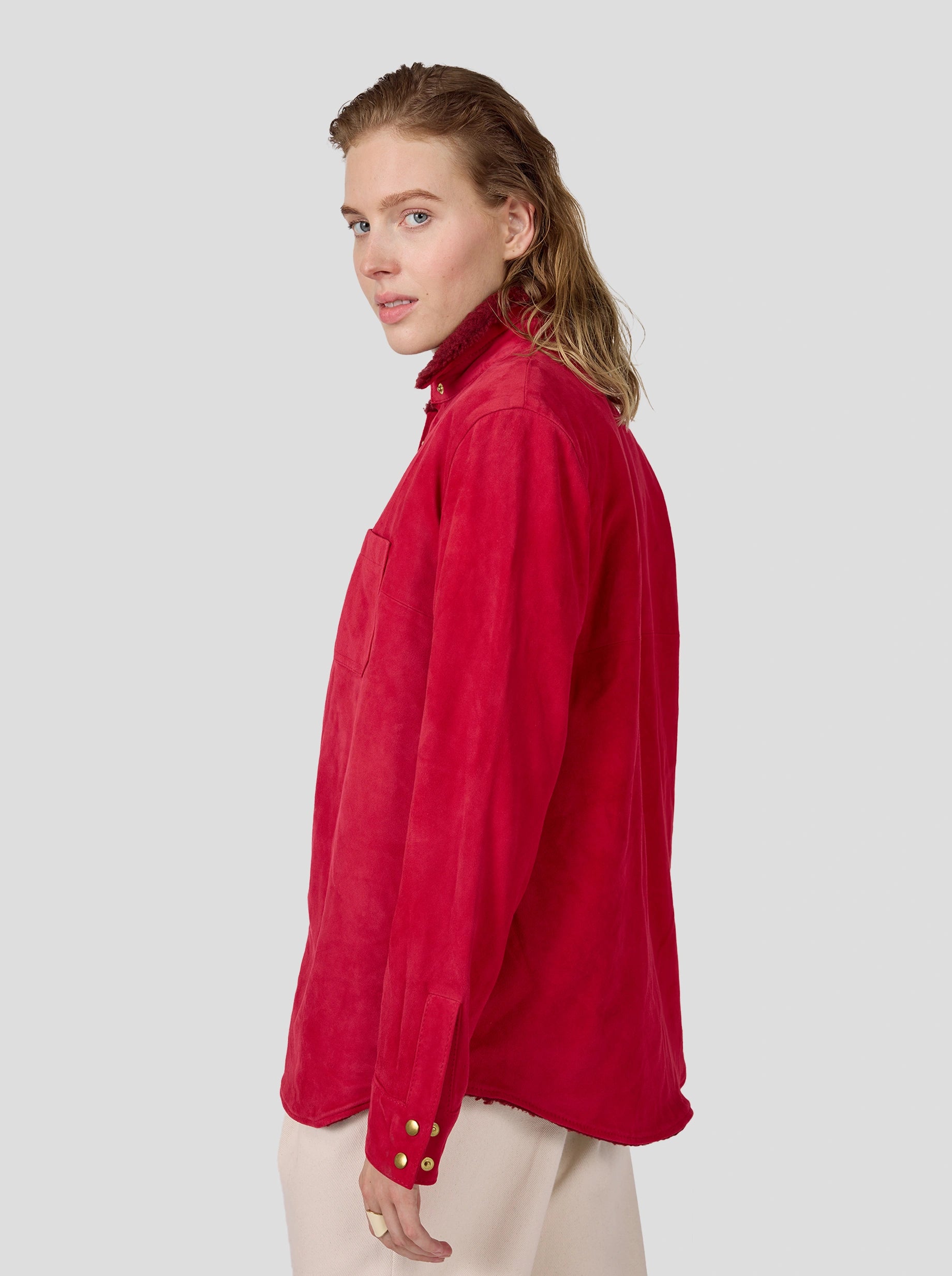 Dori overshirt in fuchsia suede