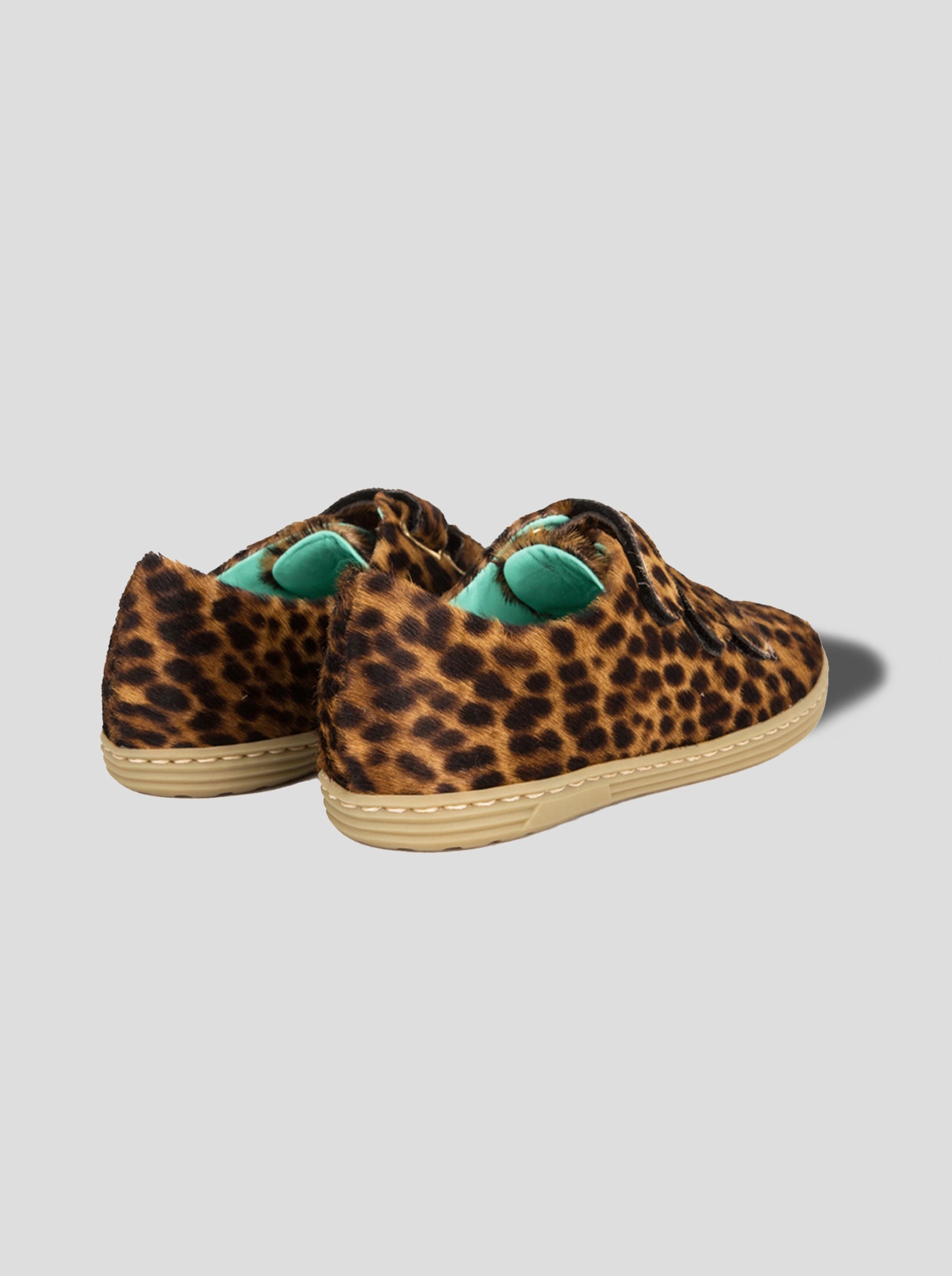 Sneakers in leopard printed leather