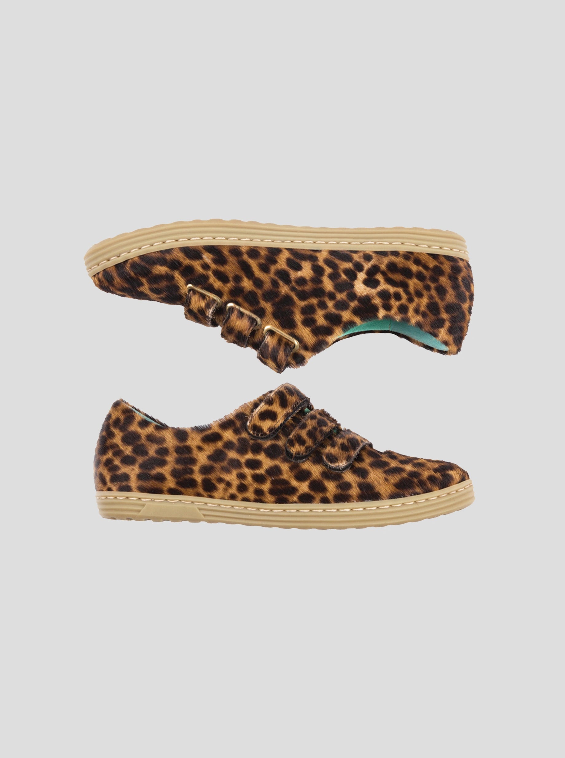 Sneakers in leopard printed leather