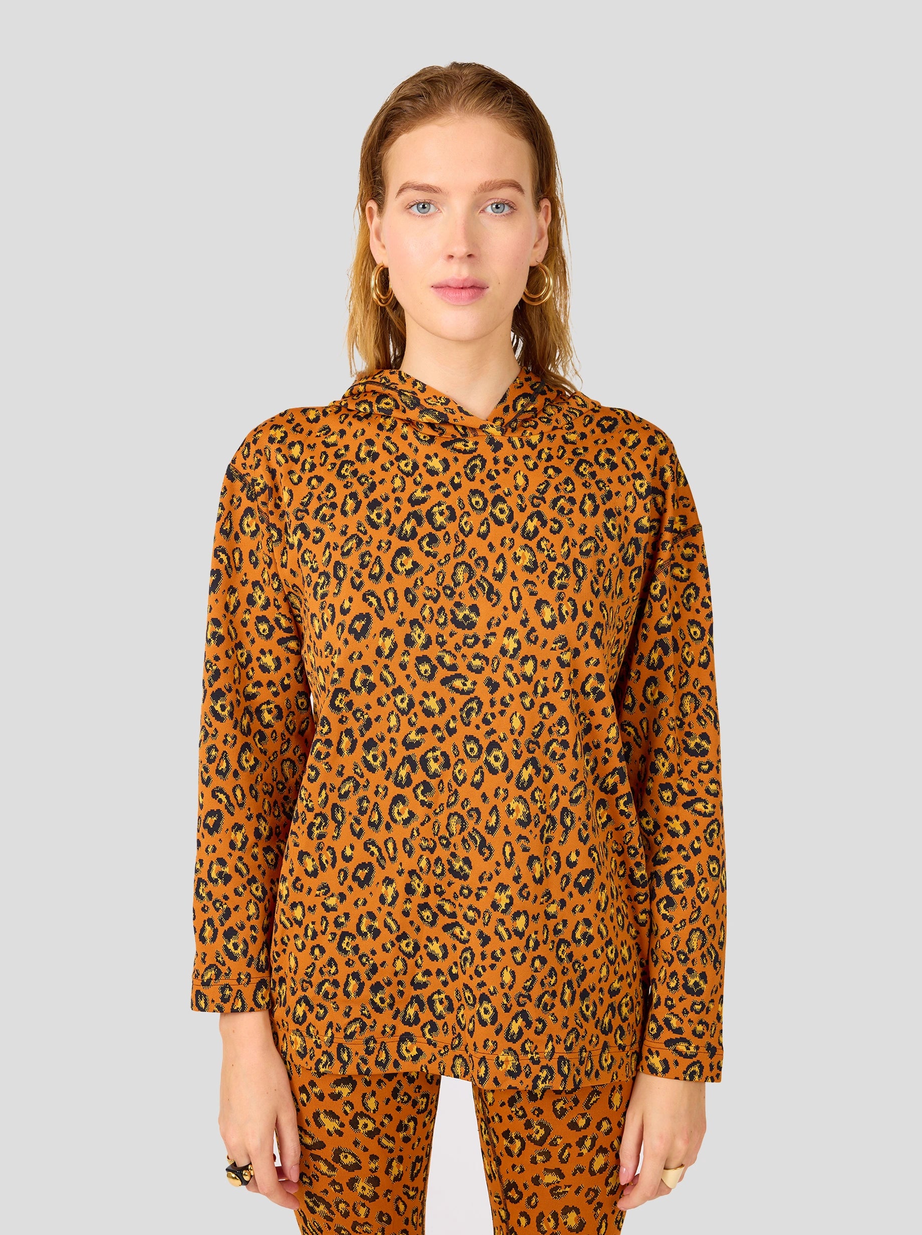 Drew sweater in ochre Leopard jersey