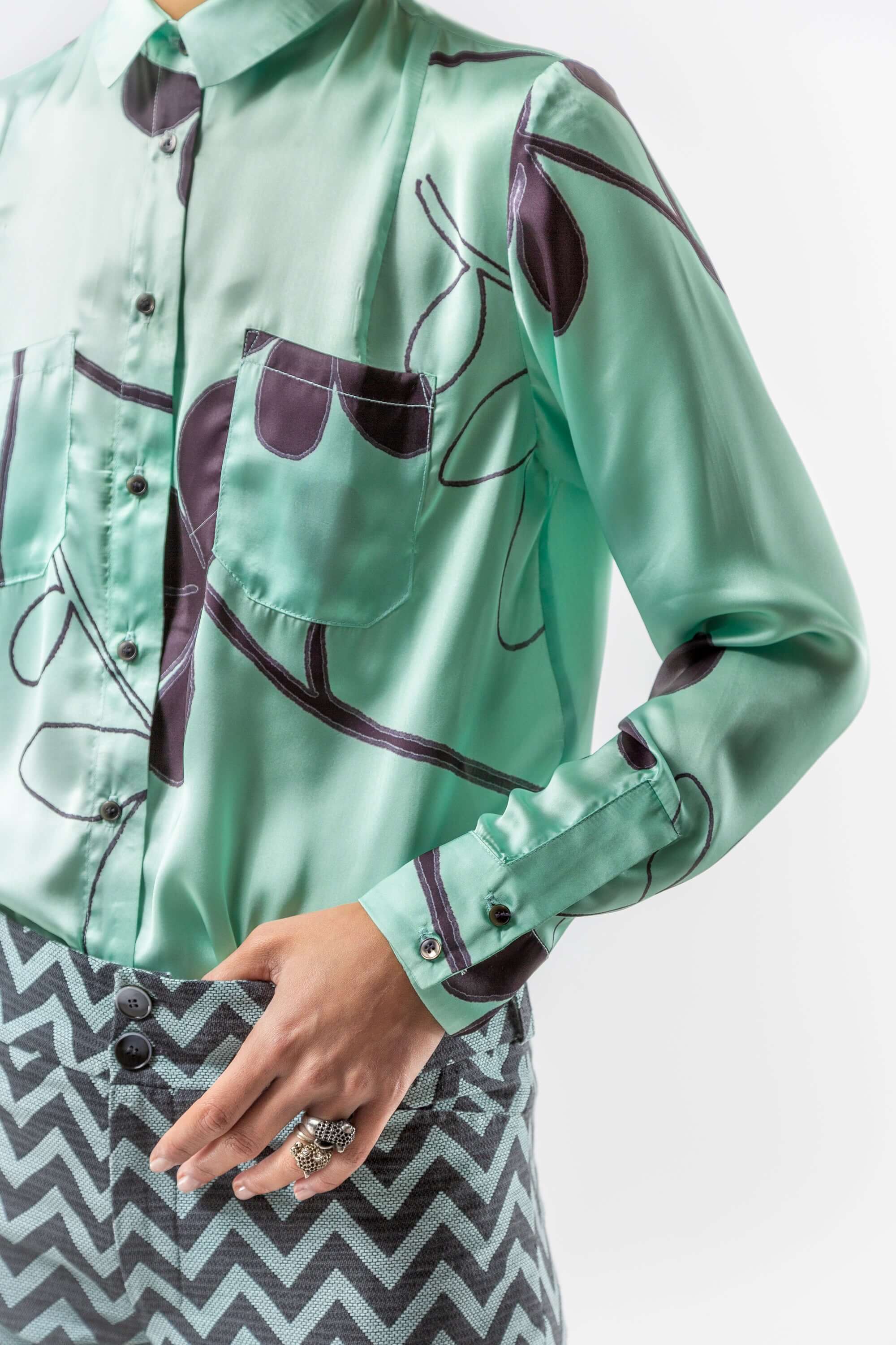 Dori shirt in clover print