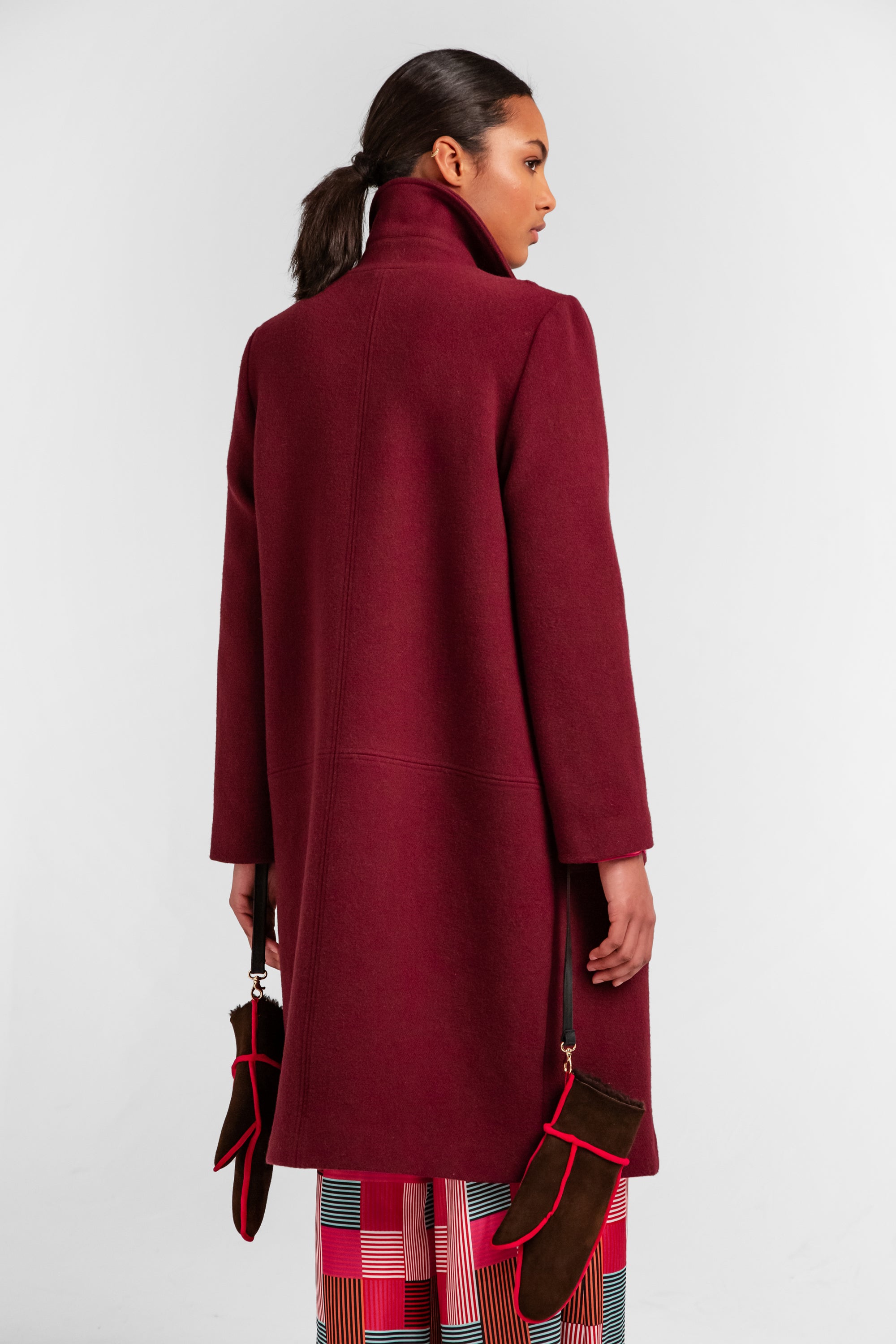 Hallow coat in aubergine cashmere