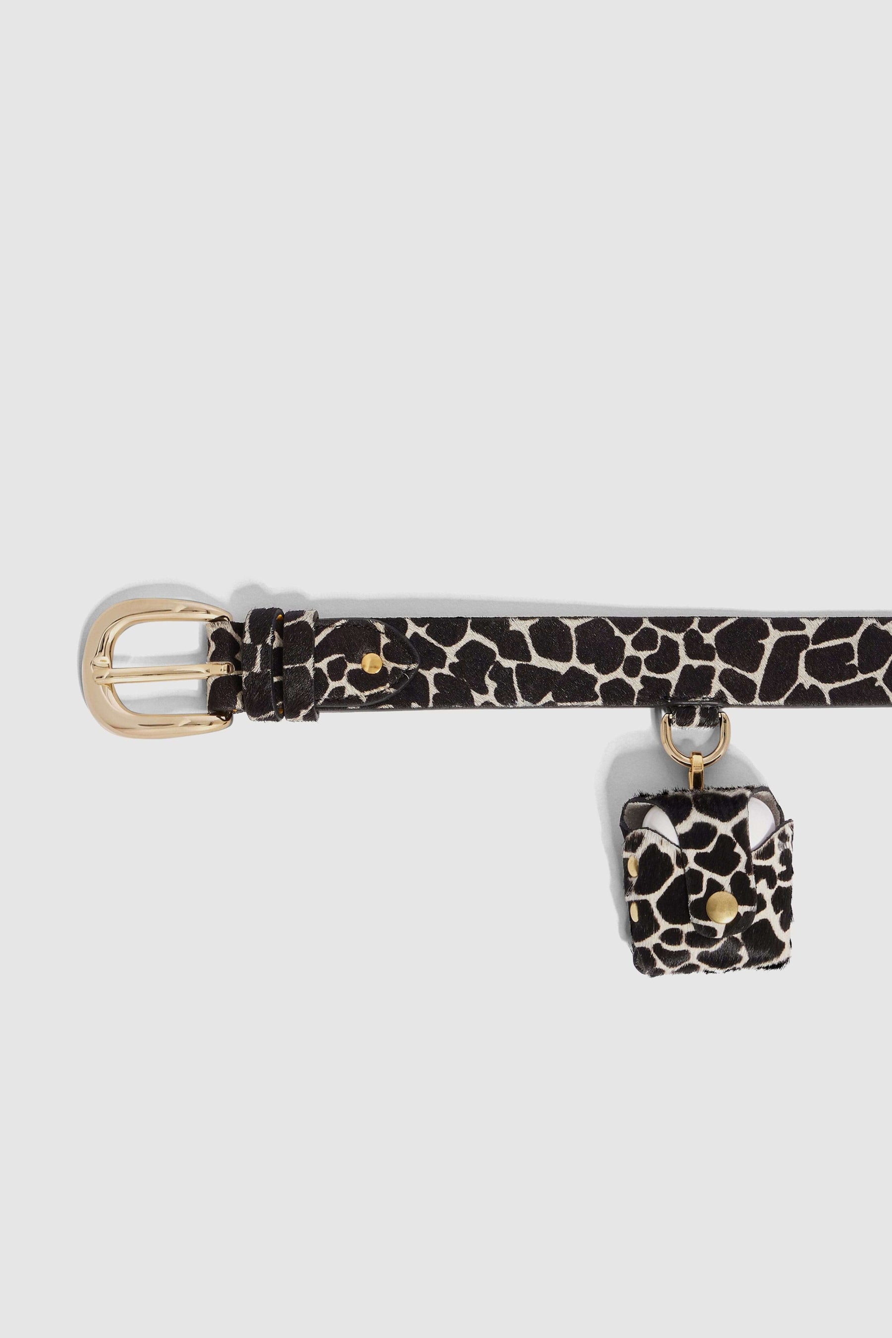 Airpods case in white Giraffe leather | Heimstone