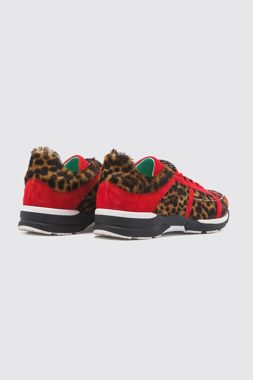 Running shoes in leopard printed leather